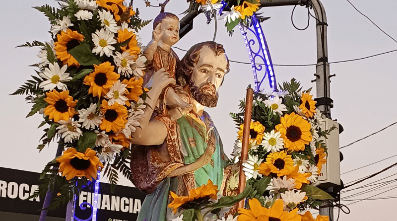 Imagem de São Cristóvão decorada para a tradicional carreata e benção dos motoristas em Rio Claro SP